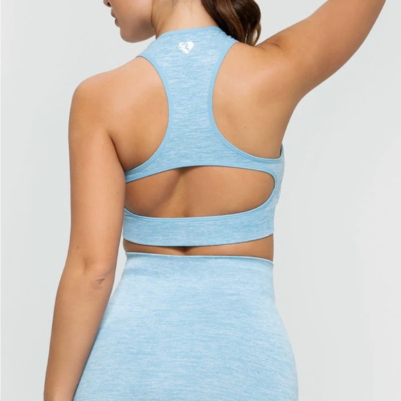 Women’s Best Seamless Sports Bra - Picture 2 of 3